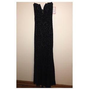 Beautiful mermaid black gown  size M NWT